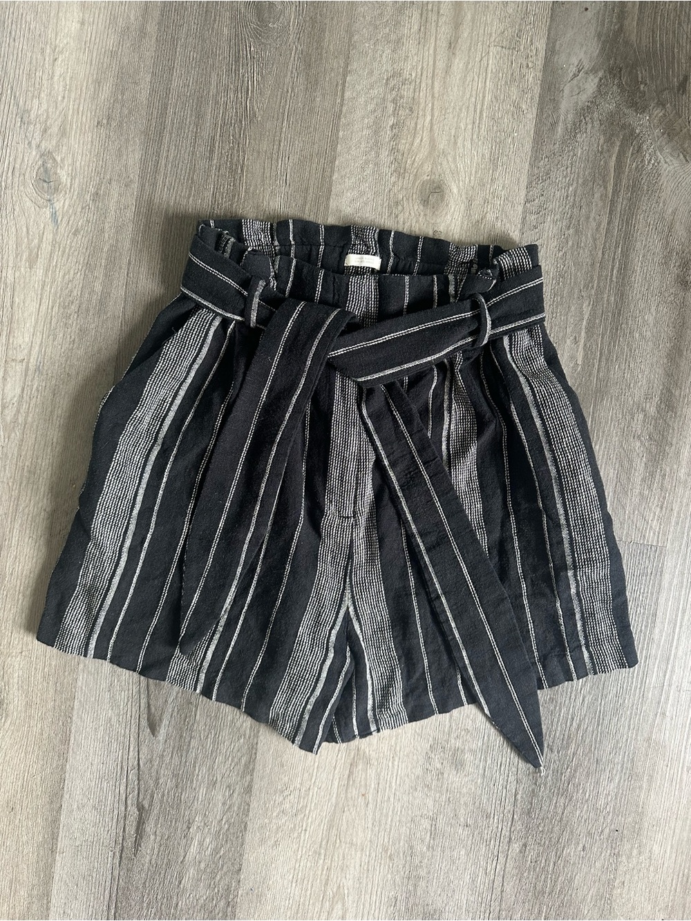 🌻 H&M Linen High-Waist Belted Stripe Shorts 🌻